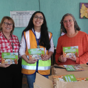 Concessionária Tamoios distribui cartilhas sobre guarda responsável de animais para Prefeitura de Paraibuna